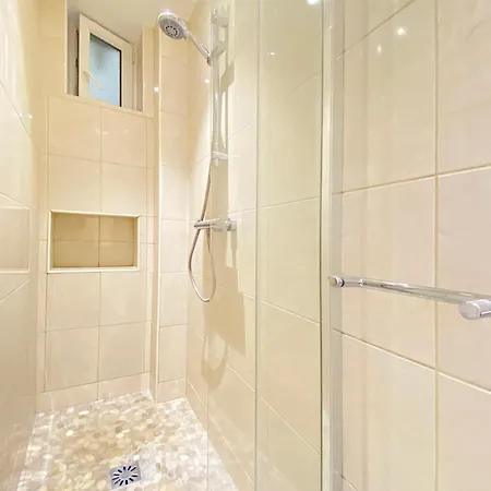 Lovely Flat 75m2 Close To Eiffel Tower 아파트 *